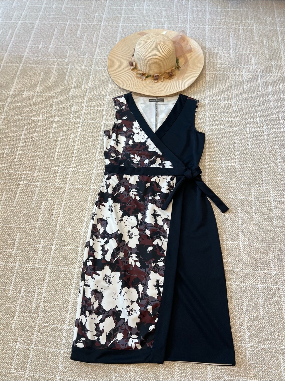 Elegant Sleeveless Black Floral Wrap Dress with Ivory Accent SP 6-8